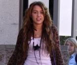 Miley Cyrus, dans un look très sage, sort d'une séance d'enregistrement 