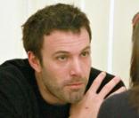 Ben Affleck en sortie nocturne avec la famille (Jennifer Garner de dos) 