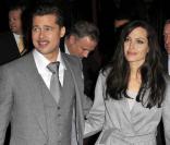 Brad Pitt et Angelina Jolie à Paris hier soir lors de la première de Benjamin Button