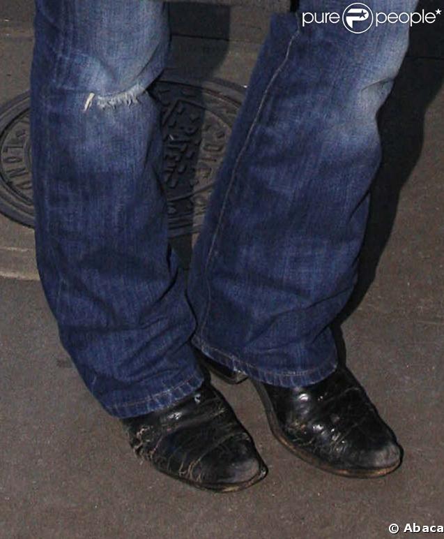 Kiefer Sutherland a du mal à se séparer de ses pompes préférées... 