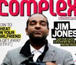 Jim Jones en couverture de Complex, dans lequel on peut trouver les photos de Freida Pinto