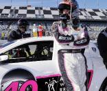 Patrick Dempsey, un docteur de la télé au grand coeur : il a disputé les 24 heures de Daytona en association avec la Fondation Avon, arborant le rose emblématique de la Fondation.