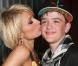 Paris Hilton, très proche du jeune George Sampson, street dancer vainqueur de Britain Got's talent. 14 ans, c'est pas un peu jeune, Paris ?