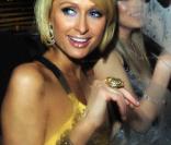Paris Hilton arrive avec ses amies au Punk 