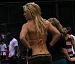 Britney Spears travaille la chorégraphie de Womanizer 