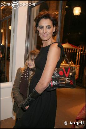Inès de la Fressange, très présente lors de cette Fashion Week parisienne, s'est détendue avec sa fille Violette après avoir défiler pour Jean-Paul Gaultier