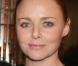 La très élégante Stella McCartney, très heureuse d"accueillir les stars dans l"enceinte de sa boutique... ça se voit, non ? 