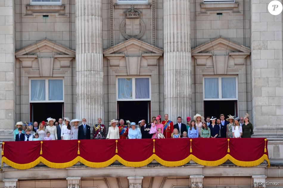 CASA REAL BRITÁNICA - Página 53 3355168-la-famille-royale-d-angleterre-au-balcon-950x0-1