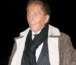 Valentino arrive à son propre défilé  