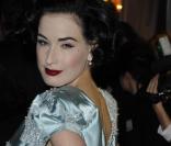 Dita Von Teese au dîner de la mode hier à Paris