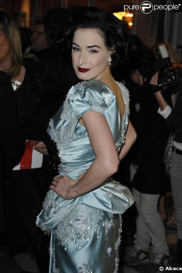 Dita Von Teese au dîner de la mode hier à Paris