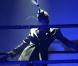 Grace Jones fait des étincelles à Londres, dès le début de sa tournée mondiale, avec une scénographie impressionnante.