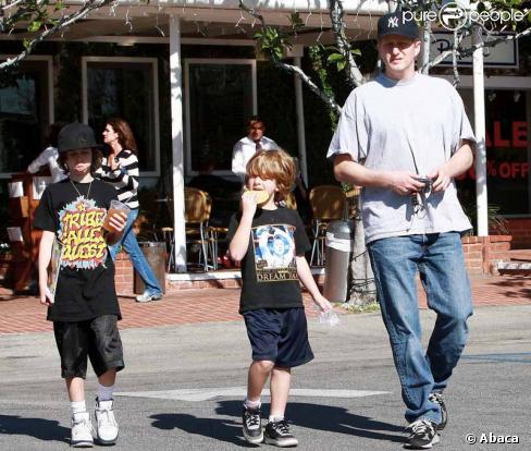 Michael Rapaport et ses enfants à Hollywood, à la sortie d'un magasin de vêtements