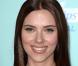 Scarlett Johansson a un nouveau look ! Elle est brune et on... n'aime pas, c'est tout !