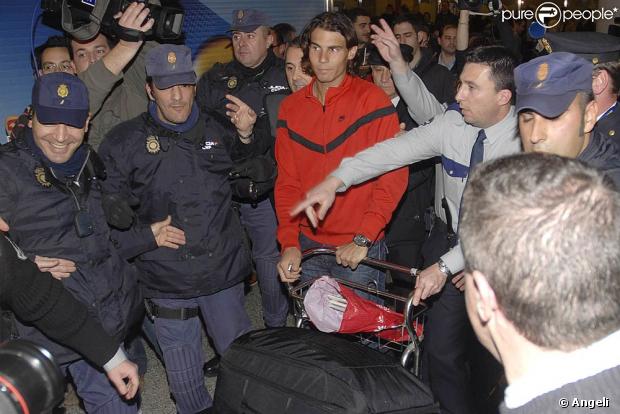Rafael Nadal rentre de l'Open d'Autralie : son arrivée chez lui à Palma de Majorque a déchaîné les passions !