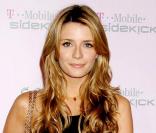 Mischa Barton en octobre 2005 à Los Angeles. Fine du haut, un peu moins du bas, Mischa Barton connaît le succès de toute façon ! 