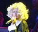 Christina Aguilera en septembre 2004 à Milan. Malgré des jambes moins fines que d'habitude, la chanteuse ne rechigne pas à les montrer et elle a bien raison. 