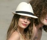 Mischa Barton en juin 2006 à Los Angeles. Si elle mène une vie qu'on peut jalouser, la vue de ses côtes ne fait pas rêver. 