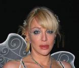 Courtney Love en décembre 2006 à Londres. Entre ses problèmes d'addiction et la chirurgie esthétique, on est bien loin de la rock'n'roll girl qui avait séduit Kurt Cobain. 