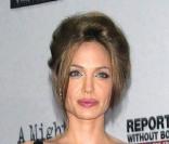 Angelina Jolie en juin 2007. Sa maigreur n'est pas vraiment assortie à ses lèvres charnues. 