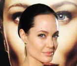 Angelina Jolie en janvier 2009. Après deux grossesses dont des jumeaux, Angelina Jolie est jolie certes, mais vraiment fine... 
