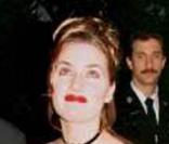 Leonardo DiCaprio et Kate Winslet en 1998 aux Golden Globes. Elle crève l'écran avec le beau Leo mais on lui fait déjà remarquer ses rondeurs... 