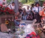 Tombe de Jim Morrison au Père-Lachaise à Paris pour le 30ème anniversaire de sa mort 