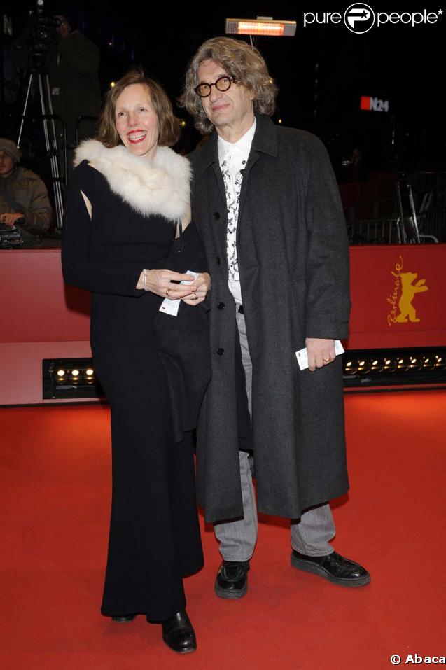 Wim Wenders et sa femme sur le tapis rouge du 59ème Festival du film de Berlin, pour la projection de Ricky.