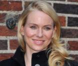 Naomi Watts, radieuse, s'apprête à aller sur le plateau de Letterman 