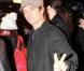 Lundi 9 février 2009, générale de la comédie musicale Cléopâtre, la dernière reine d'Egypte : David Hallyday a une variante au pouce levé de César !