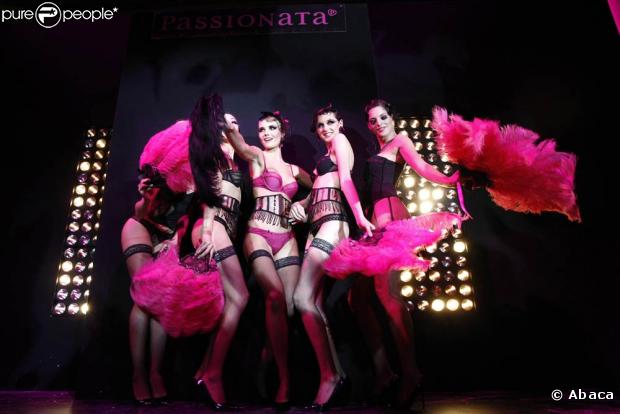 Le show Passionata... plumes et dentelle pour une ambiance très cabaret !