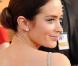 De face comme de dos, Emily Blunt est un modèle d'élégance 