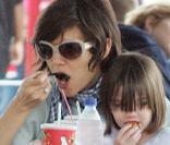 Katie Holmes et Suri à Disneyworld