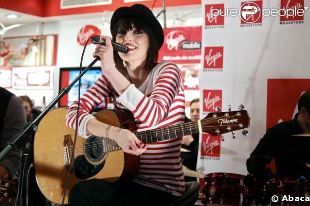 Jennifer Ayache, la chanteuse de Superbus