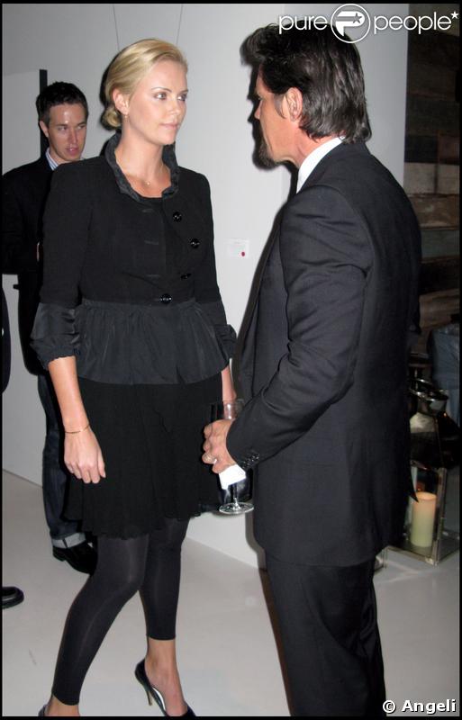 Charlize Theron et Josh Brolin à la soirée Dior et Vanity Fair