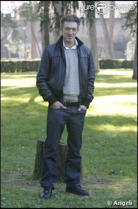 Vincent cassel pose à Rome pour la promo de L'Ennemi public n°1