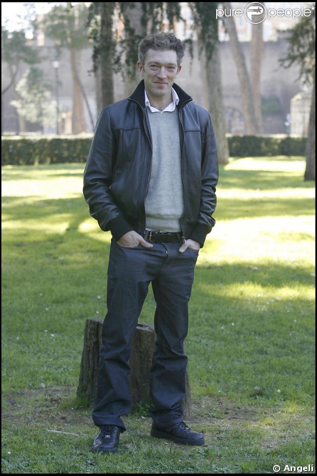 Vincent cassel pose à Rome pour la promo de L'Ennemi public n°1