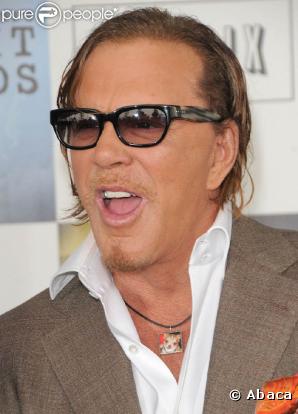 Le grand Mickey Rourke a encore remporté un prix hier soir : le Spirit Award du meilleur acteur pour "The Wrestler", dans lequel il est phénomènal !