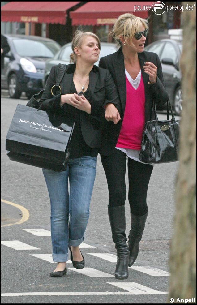 Kate Moss et son amie font du shopping