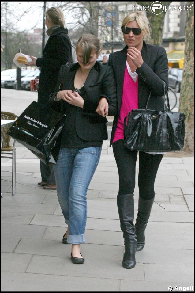 Kate Moss et son amie font du shopping