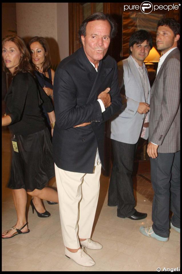 Julio Iglesias dîne à Punta del Este 