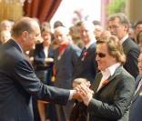 Gilbert Montagné décoré par Jacques Chirac, en 2006 