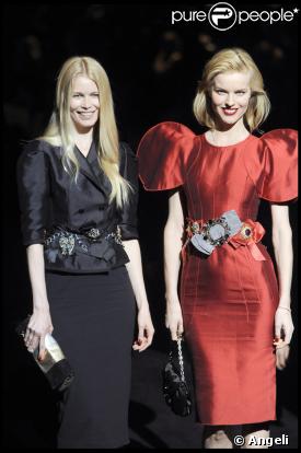 Claudia Schiffer et Eva Herzigova au défilé prêt-à-porter Dolce&Gabbana à Milan, le 2 mars 2009