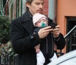 Ethan Hawke, sa fille Clementine, 7 mois, dans les rues de Manhattan