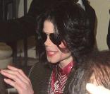 Vendredi 8 mars, Michael Jackson s'est rendu au Drury Lane Theatre de Londres applaudir la comédie musicale Oliver