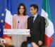 Nicolas Sarkozy, attentivement observé par Carla Bruni, faisant un discours devant les membres de la communauté française du Mexique dans une école française à Mexico le 9 mars 2009