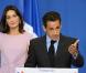 Nicolas Sarkozy, attentivement observé par Carla Bruni, faisant un discours devant les membres de la communauté française du Mexique dans une école française à Mexico le 9 mars 2009
