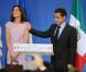 Nicolas Sarkozy, attentivement observé par Carla Bruni, faisant un discours devant les membres de la communauté française du Mexique dans une école française à Mexico le 9 mars 2009