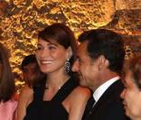 Margarita Zavala, la femme du président mexicain, présente à Carla Bruni et son époux les costumes traditionnels de son pays 