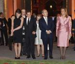 Devant cette tapisserie imposante, les invités de Felipe Calderon se montrent subjugués 